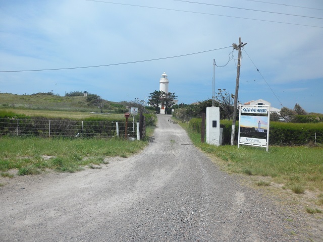 70- Entrada al Faro Río Negro en El Cóndor 23-10-16.JPG