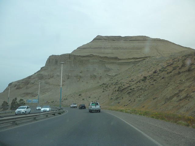 13- El cerro Chenque frente a Comodoro 2-11-16 (1).JPG