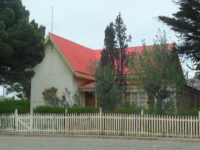 10- RecorriendoP.DESEADO. Casa típica 4-11-16.JPG