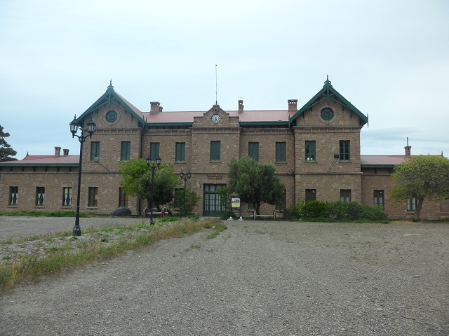 12- Recorriendo P.DESEADO Estación de tren 4-11-16.JPG