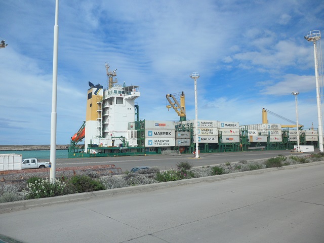 17- Recorriendo el puerto - P.DESEADO 4-11-16 (3).JPG