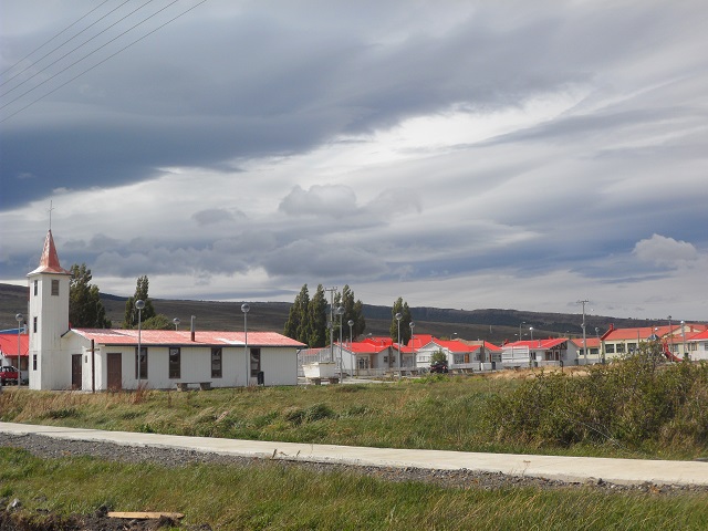 6- Pueblo  chileno CERRO CASTILLO antes del puesto de aduana 16-11-16 (2).JPG