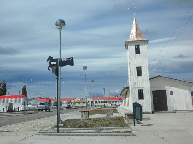 6- Pueblo chileno CERRO CASTILLO antes del puesto de aduana 16-11-16 (3).JPG