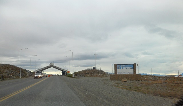 4- CALAFATE, Arco de entrada 17-11-16.JPG