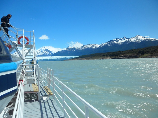 18- Vistas del GLACIAR desde el catamarán 19-11-16 (1).JPG