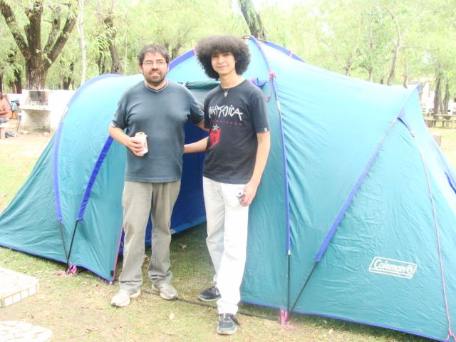Martin y Fede en Escobar acampando.jpg